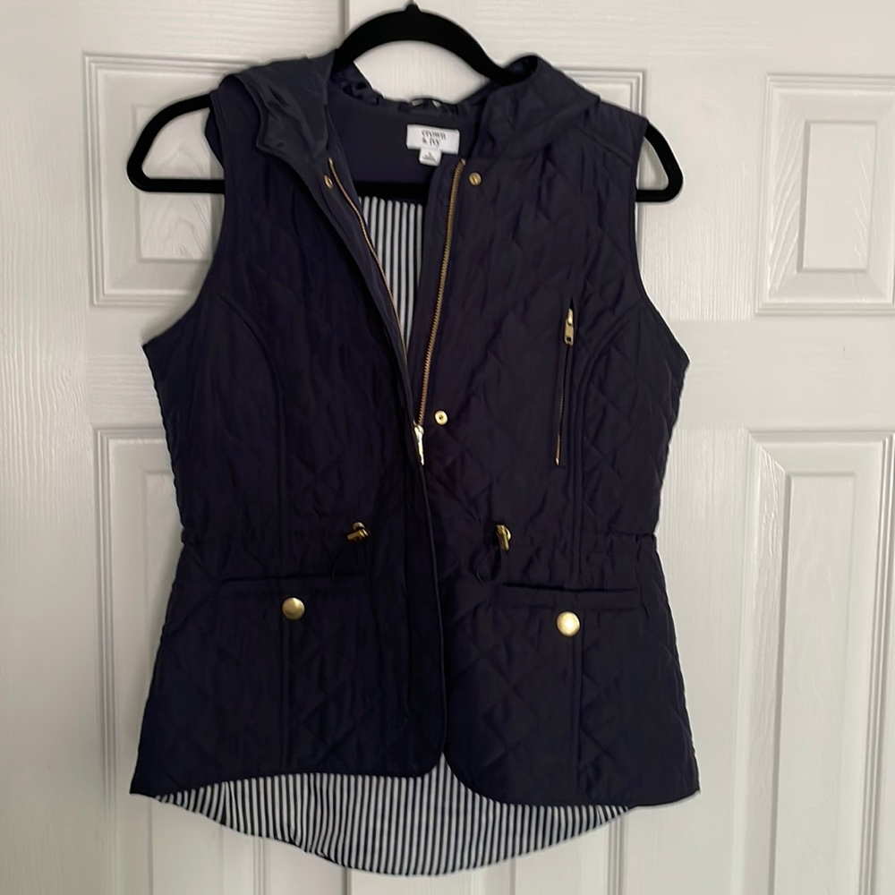 Crown and Ivy Quilted hooded navy zipper front vest. Size small.  Tie at waist